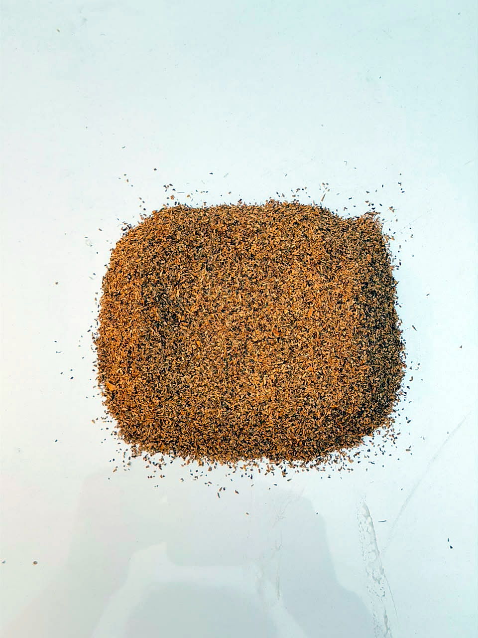 Fine flue-cured Virginia tobacco particles, sample heap