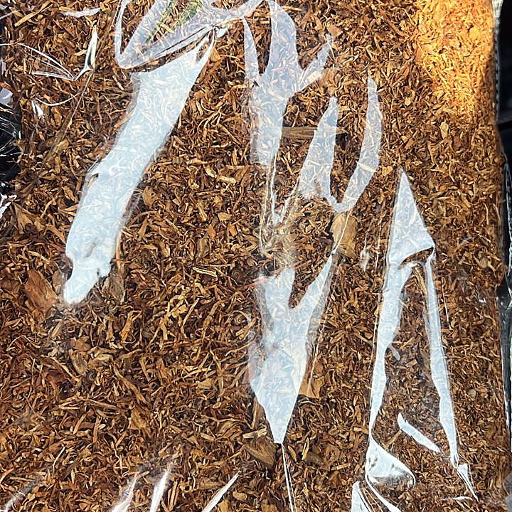 FCV tobacco stems and cut lamina on the sorting cloth